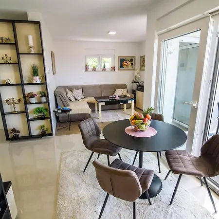 Lorena Luxury * Makarska