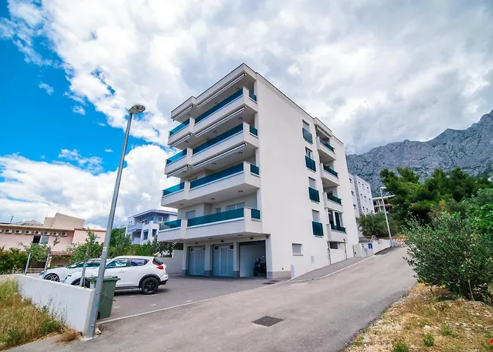 Lorena Luxury Makarska